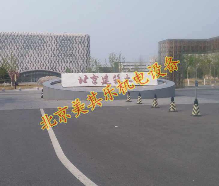 北京大學(xué)正門口
